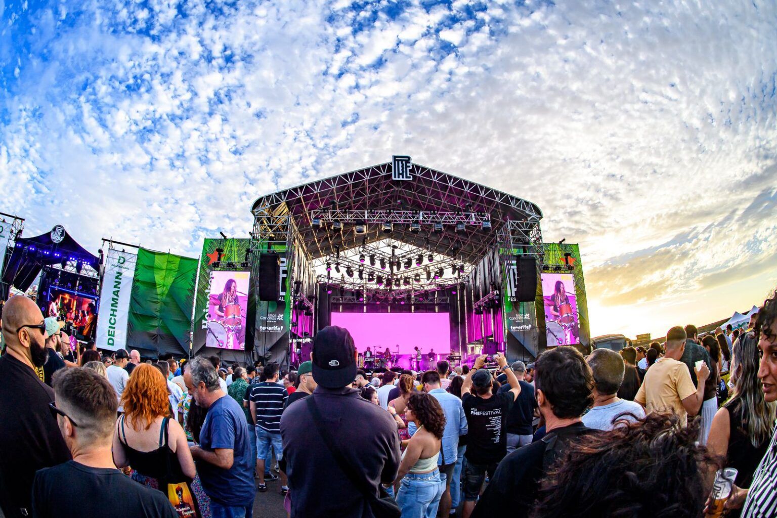 Vista del escenario principal de Tenerife Phe Festival en el concierto de Rufus T. Firefly. Foto Javier Rosa