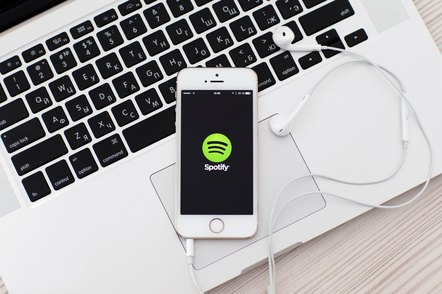 Spotify.iphone.macbookpoliticaseguridad