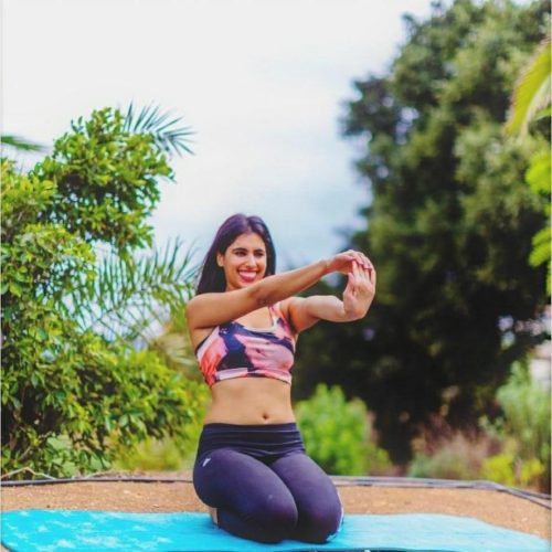 YOGA RESTAURATIVO- ¡Relaja y Sonríe!